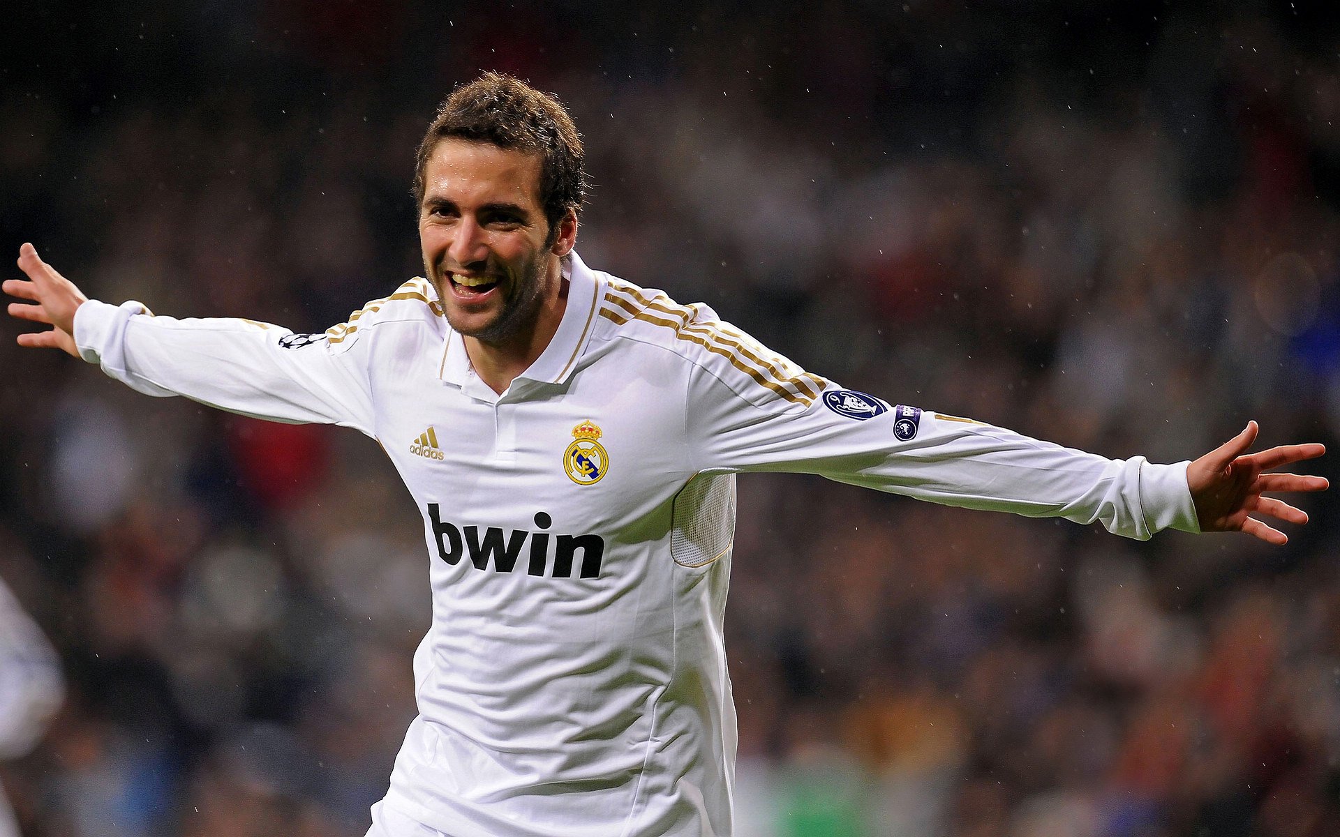 爱游戏体育客户端-德甲：拜仁连续6场保持零失球，战术执行力爆表，拜仁称霸德甲